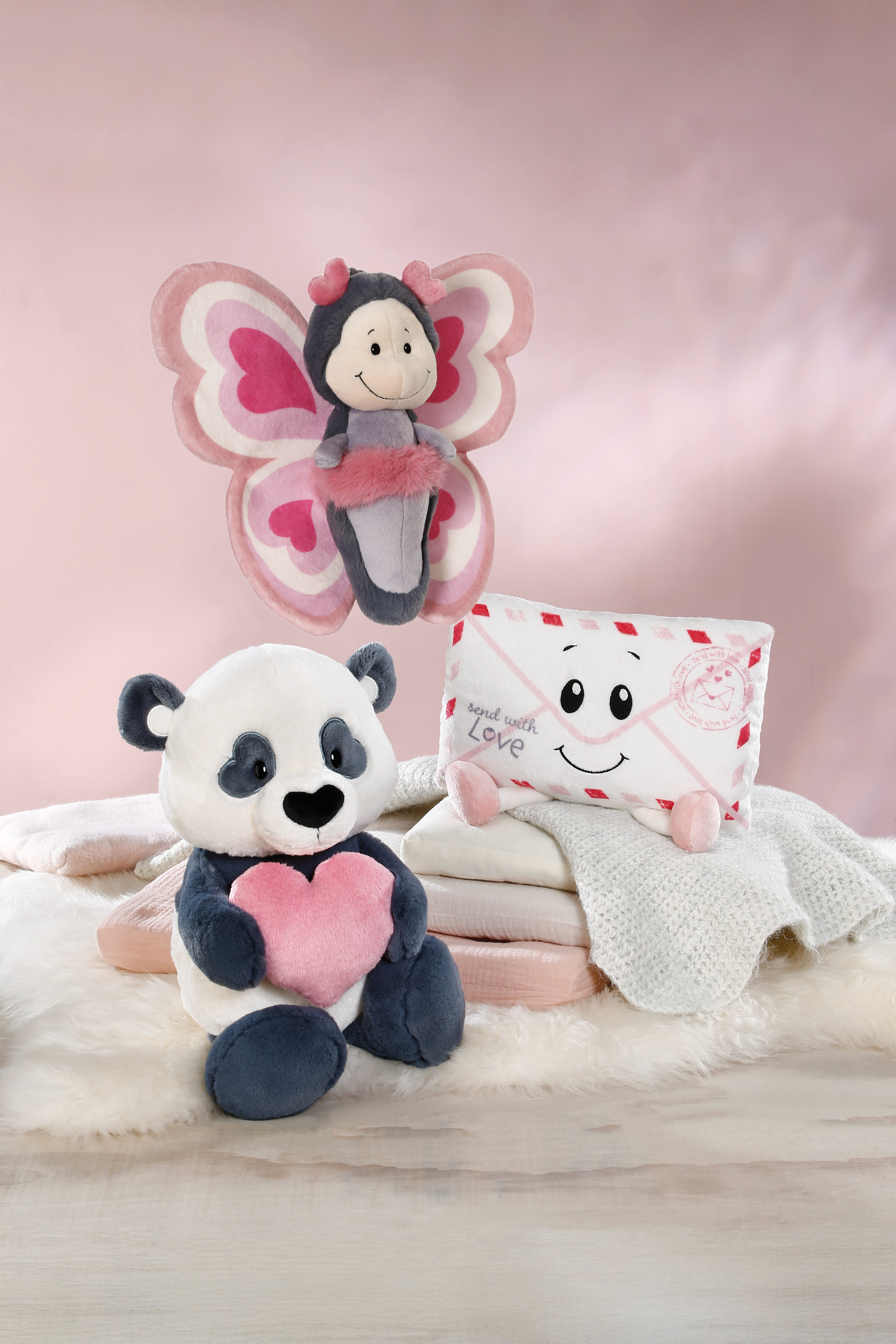 Liggende panda knuffel met hart Nici Love | Slowood Interior Liggende panda knuffel met hart Nici Love | Slowood Interior