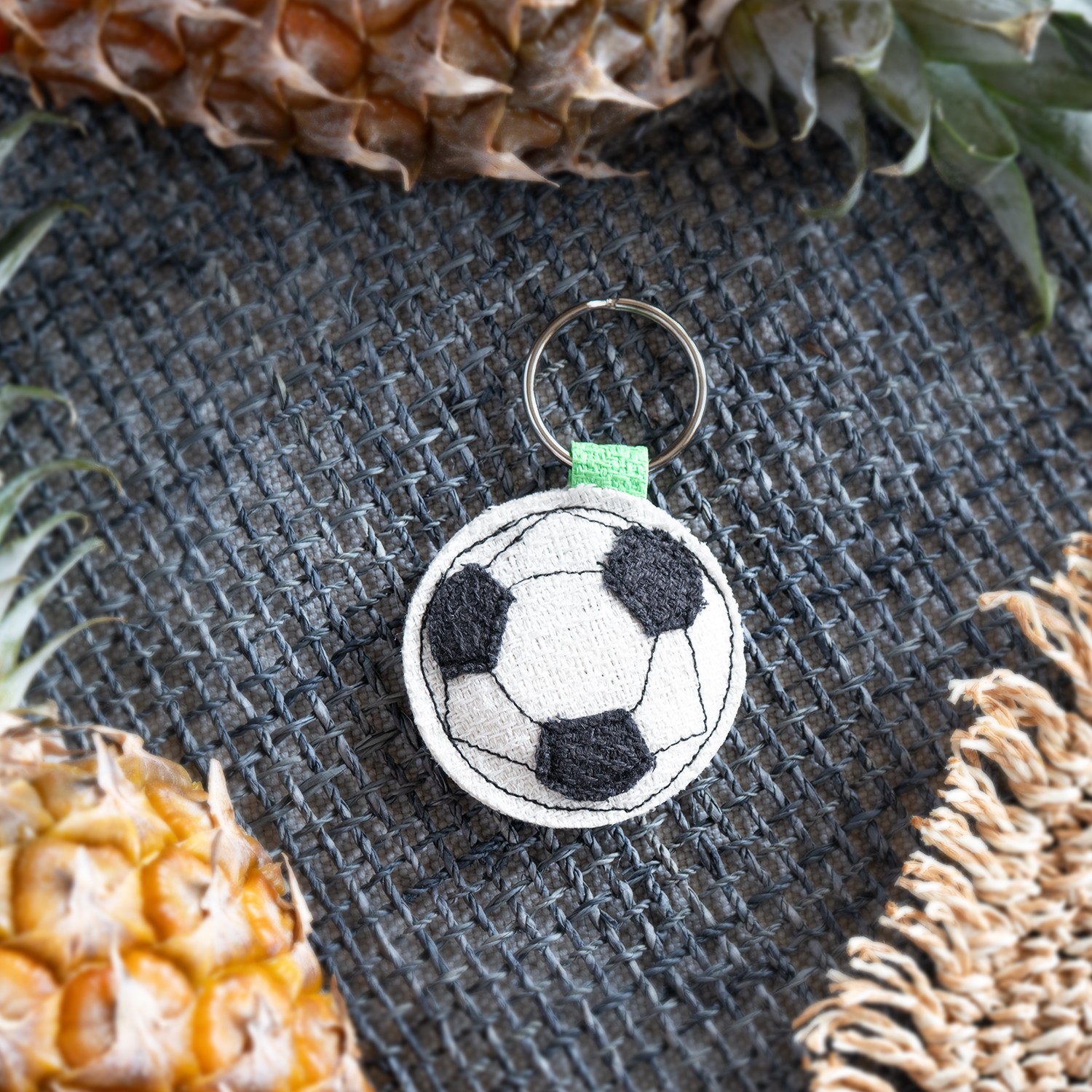 ALONK 2er Set Fußball Schlüsselanhänger – Mit Motiv Schuh, Spieler & Ball – Gravierte Botschaft „Du Schaffst Das“ – Geschenk Für Jungs